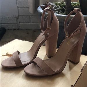 Shoe dazzle light pink / beige high heels